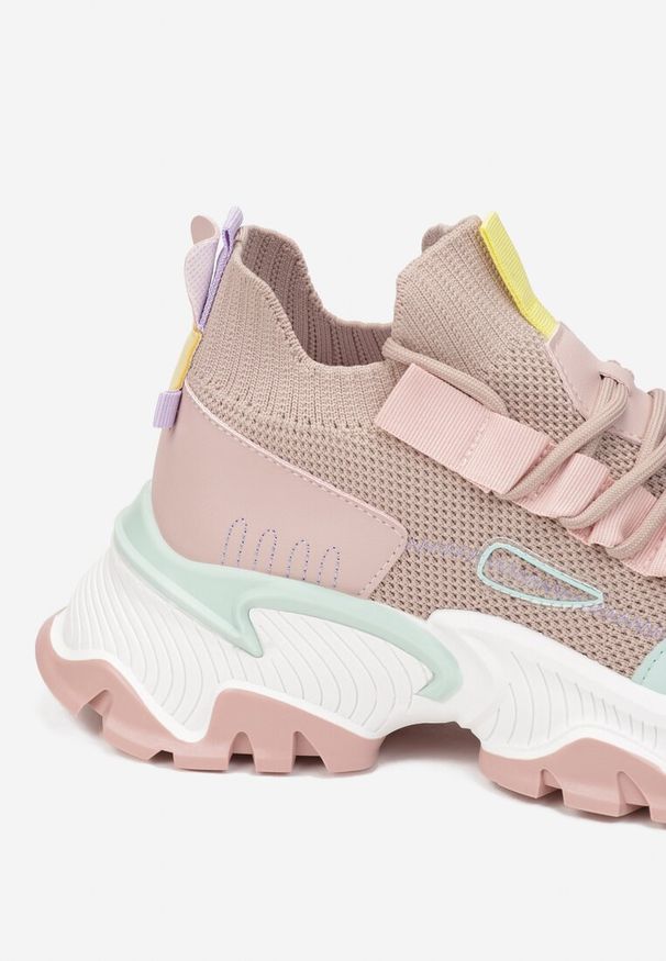 Renee - Różowe Sneakersy Kharena. Zapięcie: bez zapięcia. Kolor: różowy. Materiał: materiał. Szerokość cholewki: normalna. Wzór: aplikacja