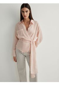Reserved - Kopertowa bluzka z wiązaniem - pastelowy róż. Kolor: różowy. Materiał: tkanina, wiskoza