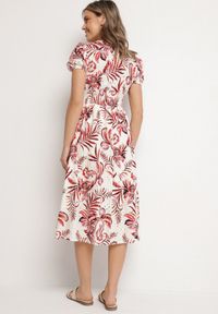 Born2be - Czerwona Rozkloszowana Sukienka z Dekoltem w Serek Zdobiona Roślinnym Wzorem Evilirae. Okazja: do pracy, na co dzień, na spotkanie biznesowe. Typ kołnierza: dekolt w serek. Kolor: czerwony. Wzór: aplikacja. Styl: casual, biznesowy #5