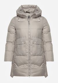 Born2be - Jasnozielona Długa Pikowana Kurtka z Nieodpinanym Kapturem Mevessia. Okazja: na co dzień. Kolor: zielony. Materiał: jeans. Długość: długie. Styl: klasyczny, casual, elegancki #5