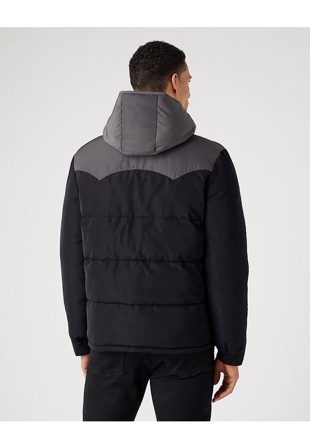 Wrangler - WRANGLER PUFFER JACKET MĘSKA KURTKA ZIMOWA Z KAPTUREM CIEPŁA BLACK W40AWU100. Typ kołnierza: kaptur. Sezon: zima