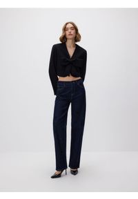 Reserved - Jeansy straight z aplikacjami - granatowy. Kolor: niebieski. Wzór: aplikacja #1