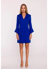 MOE - Elegancka sukienka z szerokimi mankietami dekolt V chabrowa. Okazja: na spotkanie biznesowe, do pracy, na co dzień. Typ kołnierza: dekolt w kształcie V. Kolor: czerwony, brązowy, niebieski. Materiał: tkanina. Wzór: gładki. Typ sukienki: proste, dopasowane, trapezowe. Styl: elegancki. Długość: mini #3