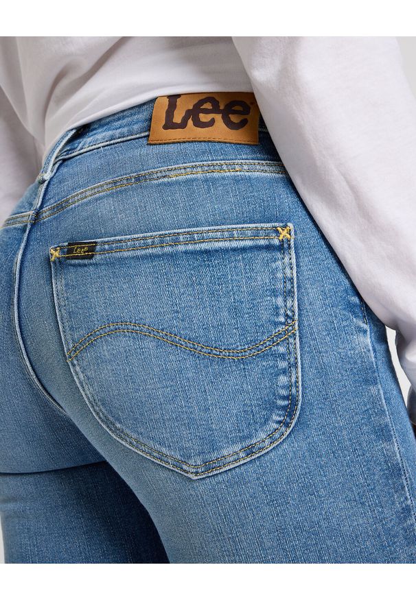 Lee - LEE DAMSKIE SPODNIE JEANSOWE ELLY HOLDING BACK 112355239 L305016270