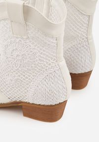 Renee - Białe Botki Kowbojki na Stożku z Ażurową Cholewką z Haftem Isarna. Okazja: na co dzień. Kolor: biały. Materiał: jeans. Szerokość cholewki: normalna. Wzór: ażurowy, haft. Obcas: na stożku. Styl: casual, klasyczny, boho. Wysokość obcasa: średni #7