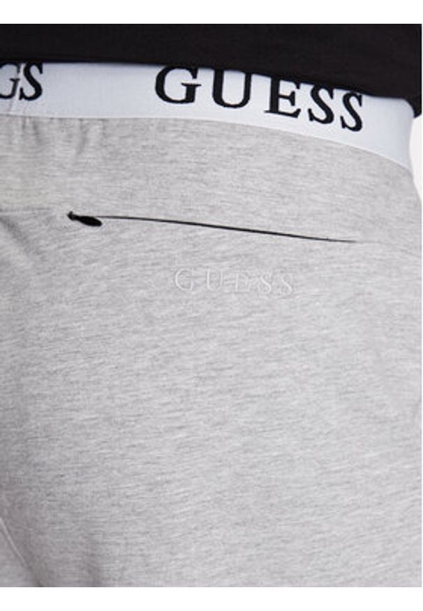 Guess Joggery U3YB00 KBS91 Szary Regular Fit. Kolor: szary. Materiał: bawełna