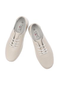 Półbuty damskie S.Barski, cholewka ze skóry naturalnej gładkiej z drobną perforacją klasyczne sznurowanie minimalistyczny fason zaokrąglony nosek, be. Zapięcie: sznurówki. Kolor: beżowy. Materiał: skóra. Szerokość cholewki: normalna. Wzór: gładki. Styl: klasyczny #8