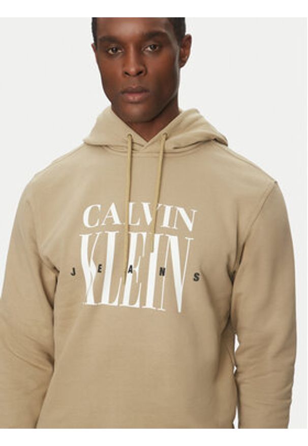 Calvin Klein Jeans Bluza Serif Font Graphic J30J327520 Beżowy Regular Fit. Kolor: beżowy. Materiał: bawełna