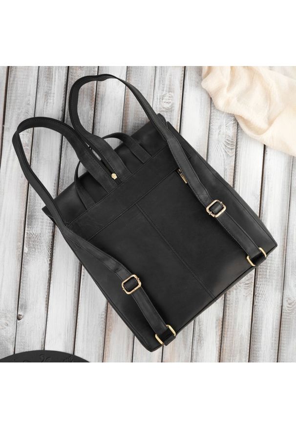 Plecak skórzany vintage PAOLO PERUZZI T-72-HBL czarny. Kolor: czarny. Materiał: skóra. Styl: vintage