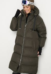 Born2be - Zielona Długa Kurtka Pikowana Płaszcz na Zamek z Kapturem Lesea. Okazja: na co dzień. Typ kołnierza: kaptur. Kolor: zielony. Materiał: dzianina, jeans. Długość: długie. Styl: casual, elegancki #6