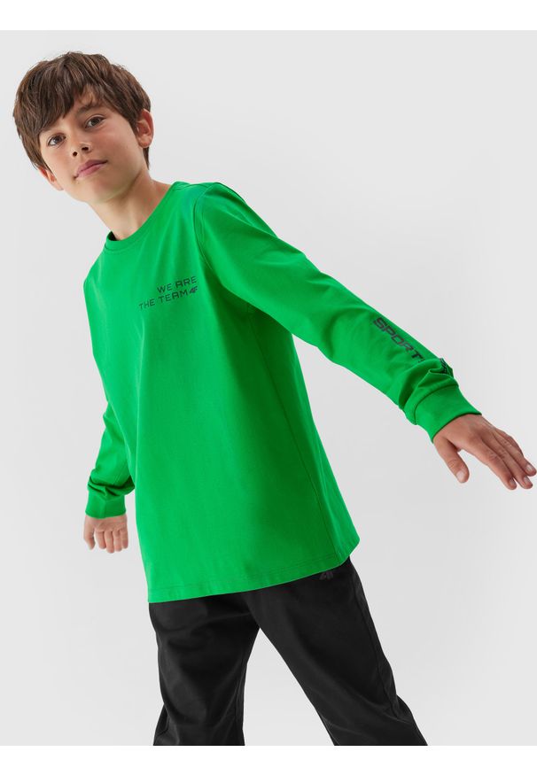 4F JUNIOR - Longsleeve z nadrukiem chłopięcy. Kolor: zielony. Materiał: bawełna. Długość rękawa: długi rękaw. Wzór: nadruk