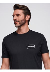 Ombre Clothing - Koszulka męska dzianinowa z nadrukiem o kroju REGULAR - czarna V2 - Rozmiar: M. Okazja: na co dzień. Kolor: czarny. Materiał: dzianina. Wzór: nadruk. Styl: klasyczny, casual