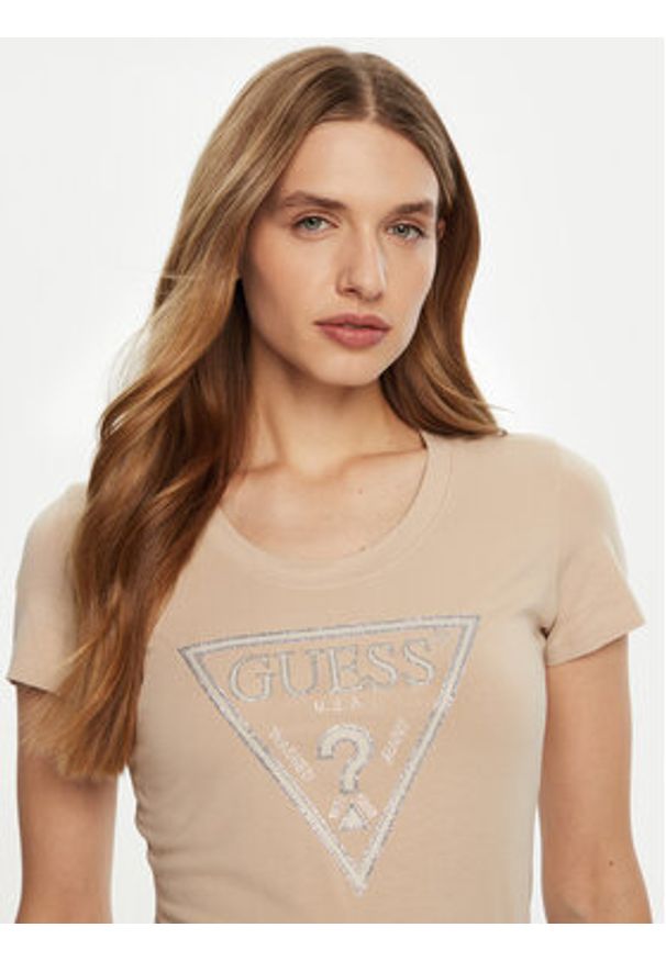 Guess T-Shirt W5RI11 J1314 Beżowy Regular Fit. Kolor: beżowy. Materiał: bawełna