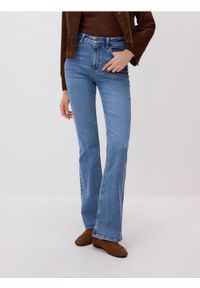 Reserved - Jeansy flare bootcut - niebieski. Kolor: niebieski