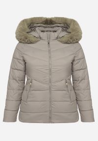 Born2be - Ciemnozielona Pikowana Kurtka z Odpinanym Kapturem z Futerkiem Savessia. Okazja: na spacer. Kolekcja: plus size. Kolor: zielony. Materiał: futro. Wzór: aplikacja. Styl: elegancki #7