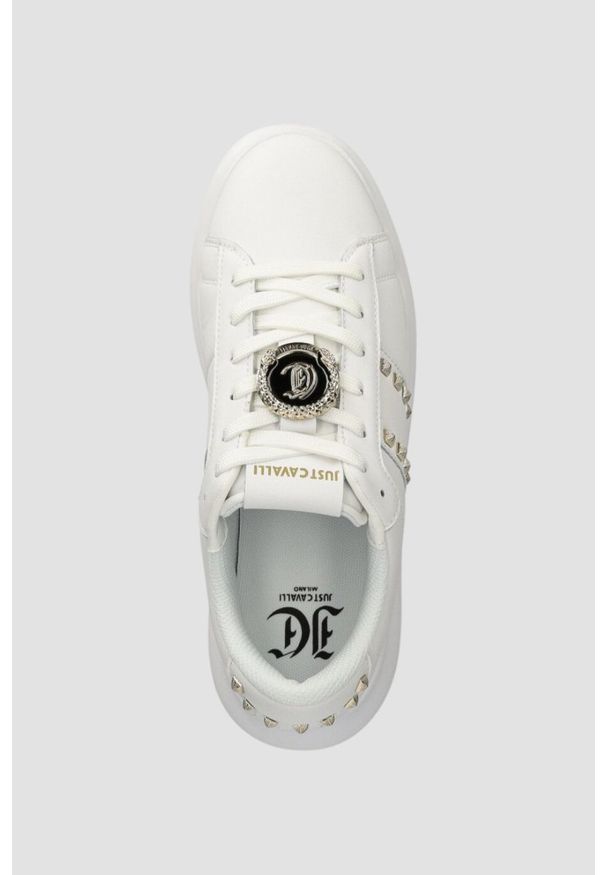 Just Cavalli - JUST CAVALLI Białe sneakersy FONDO URSA DIS. 3. Kolor: biały. Materiał: skóra