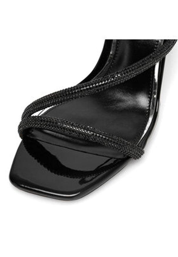 Nine West Sandały WFA2675-1 Czarny. Kolor: czarny. Materiał: syntetyk