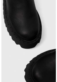 Steve Madden kozaki Outsource damskie kolor czarny na platformie SM11002706. Nosek buta: okrągły. Zapięcie: rzepy. Kolor: czarny. Materiał: guma. Szerokość cholewki: normalna. Obcas: na platformie #4