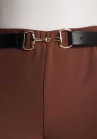 Renee - Brązowe Eleganckie Spodnie Dzwony w Kant z Paskiem i Metaliczną Klamrą Telepadia. Okazja: do pracy. Kolor: brązowy. Materiał: lakier. Styl: elegancki #8