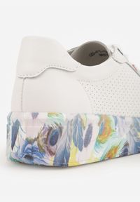 Born2be - Białe Sneakersy ze Skóry Naturalnej z Perforacją i Motywem Piór Riosinda. Okazja: na co dzień, do pracy. Kolor: biały. Materiał: skóra #3