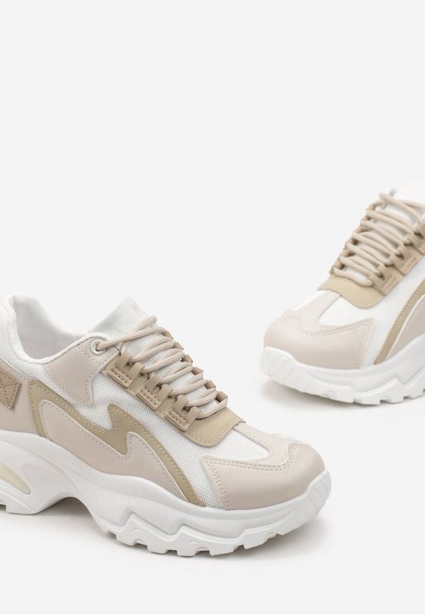 Renee - Beżowe Sneakersy Na Grubej Podeszwie z Przeszyciami i Sznurwaniem Marinil. Okazja: na co dzień. Kolor: beżowy. Wzór: aplikacja, motyw zwierzęcy