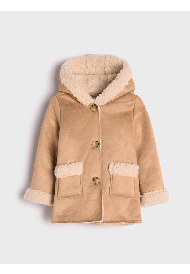 Sinsay - Płaszcz z imitacji zamszu - beżowy. Typ kołnierza: kaptur. Kolor: beżowy. Materiał: zamsz. Sezon: jesień