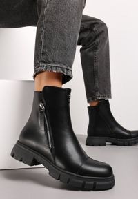 Born2be - Czarne Botki Workery z Asymetrycznym Suwakiem Ġilju. Okazja: na co dzień. Kolor: czarny. Materiał: materiał. Styl: casual, elegancki