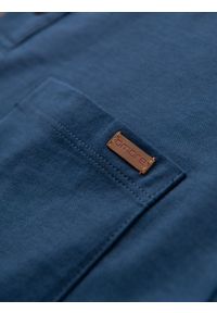 Ombre Clothing - T-shirt męski z dekoltem na guziki i zamszowym wykończeniem – ciemnoniebieski V2. Okazja: na co dzień. Kolor: niebieski. Materiał: zamsz. Wzór: gładki. Styl: klasyczny, casual #3