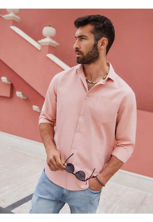 Ombre Clothing - Męska koszula z kieszenią REGULAR FIT - różowa V5 - Rozmiar: L. Kolor: różowy. Materiał: poliester, bawełna. Długość rękawa: długi rękaw. Długość: długie