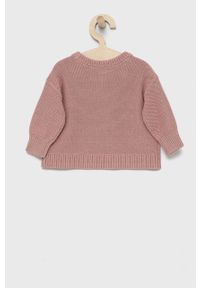 GAP Sweter bawełniany dziecięcy kolor różowy. Kolor: różowy. Materiał: bawełna. Wzór: ze splotem
