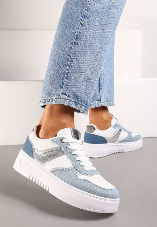 Renee - Biało-Niebieskie Sneakersy na Platformie z Brokatowymi Akcentami Sellona. Nosek buta: okrągły. Zapięcie: sznurówki. Kolor: biały. Materiał: materiał. Obcas: na platformie. Wysokość obcasa: niski