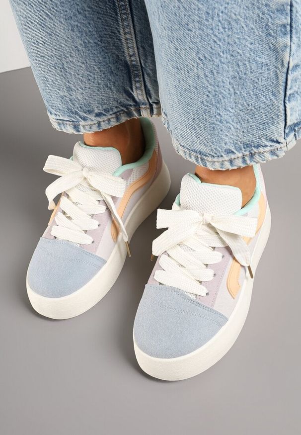 Born2be - Niebiesko-Beżowe Sneakersy na Grubej Podeszwie z Ozdobnym Paskiem Kornelie. Okazja: na co dzień. Zapięcie: pasek. Kolor: niebieski. Materiał: jeans. Wzór: aplikacja