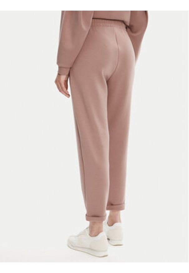 BOSS Spodnie dresowe Scuba 50545648 Beżowy Regular Fit. Kolor: beżowy. Materiał: syntetyk