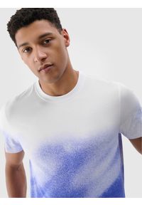 4f - T-shirt regular z nadrukiem męski - kobaltowy. Kolor: niebieski. Materiał: bawełna, dzianina, jersey. Wzór: nadruk