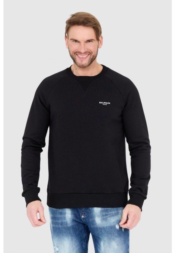 Balmain - BALMAIN Czarna bluza męska z małym aksamitnym logo, Rozmiar S. Kolor: czarny