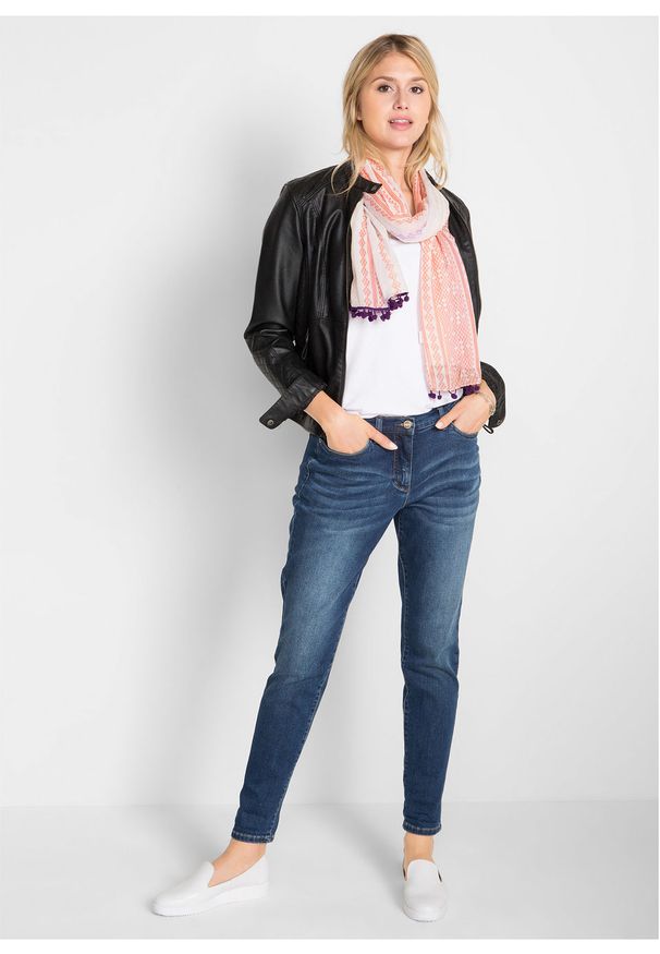 Dżinsy ze stretchem Boyfriend z wygodnym paskiem bonprix niebieski denim. Kolor: niebieski