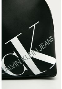 Calvin Klein Jeans - Plecak. Kolor: czarny. Materiał: skóra ekologiczna. Wzór: nadruk #2