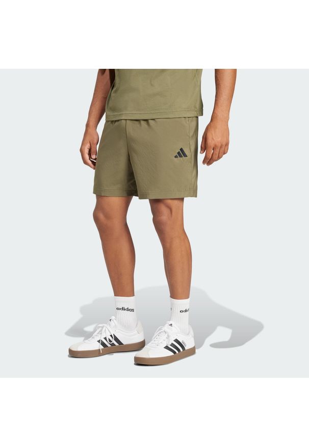 Adidas - Szorty Essentials Small Logo Chelsea. Kolor: beżowy, czarny, wielokolorowy. Materiał: materiał. Sport: fitness