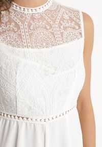 Born2be - Biały Kombinezon Bez Rękawów z Szeroką Nogawką i Siateczkowymi Zdobieniami Nalavie. Okazja: na imprezę, na co dzień. Kolor: biały. Materiał: skóra. Długość rękawa: bez rękawów. Wzór: aplikacja. Styl: elegancki, casual #4