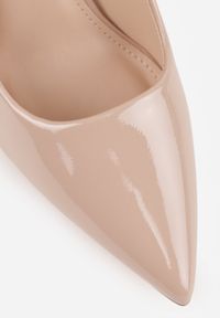 Born2be - Ciemnobeżowe Lakierowane Klasyczne Szpilki Rorita. Okazja: do pracy, na co dzień, na spotkanie biznesowe. Kolor: beżowy. Materiał: lakier. Obcas: na szpilce. Styl: klasyczny #3