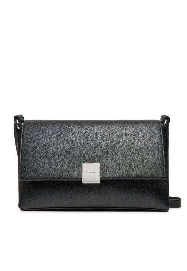 Calvin Klein Torebka Ck Plaque Medium Shoulder Bag K60K612783 Czarny. Kolor: czarny. Materiał: skórzane