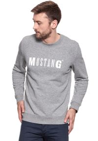 Mustang - MUSTANG BLUZA Logo Sweatshirt MID GREY MELANGE 1006290 4140. Kolor: szary. Wzór: nadruk, melanż #6