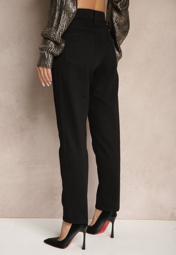 Renee - Czarne Jeansy Mom Fit z Bawełną High Waist Wessemi. Okazja: na spotkanie biznesowe, na co dzień. Stan: podwyższony. Kolor: czarny. Wzór: aplikacja. Styl: casual, elegancki, biznesowy