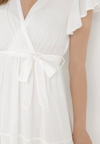 Born2be - Biała Sukienka Cephemus. Kolor: biały. Materiał: materiał. Wzór: jednolity, gładki. Sezon: lato. Typ sukienki: rozkloszowane, kopertowe. Styl: wakacyjny. Długość: maxi #8