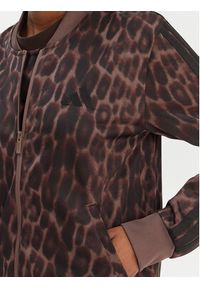 Adidas - adidas Dres Essentials 3-Stripes Animal JZ0927 Brązowy Regular Fit. Kolor: brązowy. Materiał: syntetyk #4