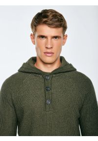 Big-Star - Sweter męski z kapturem khaki Carlson 303. Okazja: na co dzień, na spacer. Typ kołnierza: kaptur. Kolor: zielony. Materiał: bawełna, jeans, materiał, dzianina. Wzór: aplikacja, ze splotem. Styl: vintage, casual #4