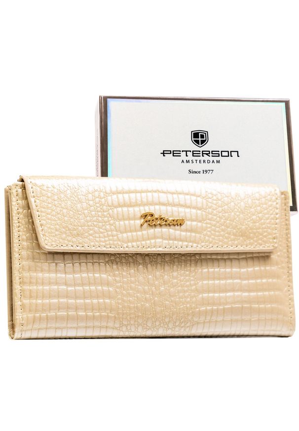Poziomy portfel damski ze skóry ekologicznej w beżowym kolorze z tłoczeniem na wzór skóry krokodyla - Peterson. Kolor: beżowy. Materiał: skóra ekologiczna. Wzór: aplikacja