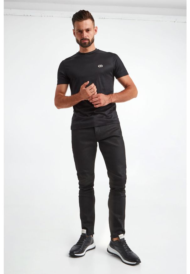 Emporio Armani - T-SHIRT EMPORIO ARMANI. Długość rękawa: krótki rękaw. Długość: krótkie. Wzór: haft