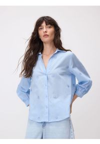 Reserved - Bawełniana koszula z haftem - jasnoniebieski. Kolor: niebieski. Materiał: bawełna. Wzór: haft #1