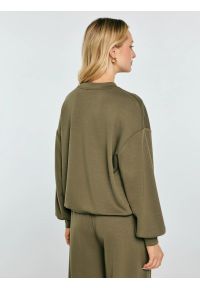 Big-Star - Bluza damska z wiskozy khaki Lunara 303. Kolor: zielony. Materiał: wiskoza. Styl: elegancki, klasyczny #2